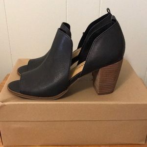 Black Leather Lucky Brand Heels size 8.5